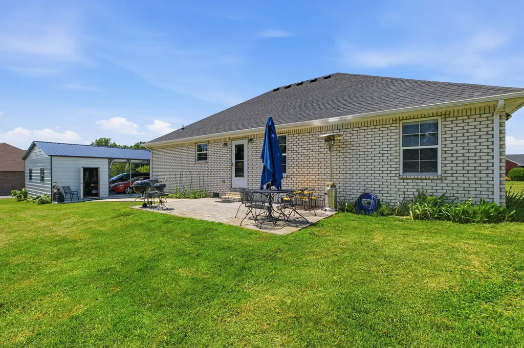 100 Hayden Drake Lane Lafayette TN 37083
