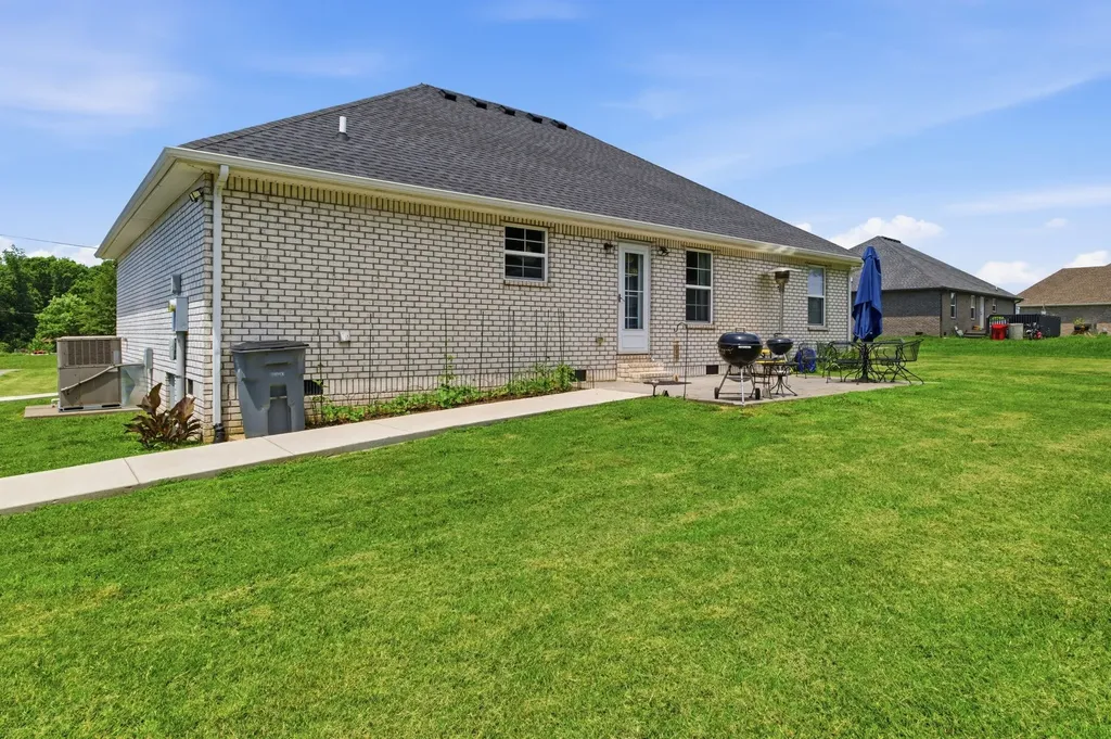 100 Hayden Drake Lane Lafayette TN 37083