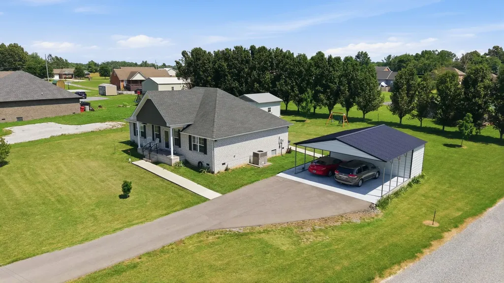 100 Hayden Drake Lane Lafayette TN 37083