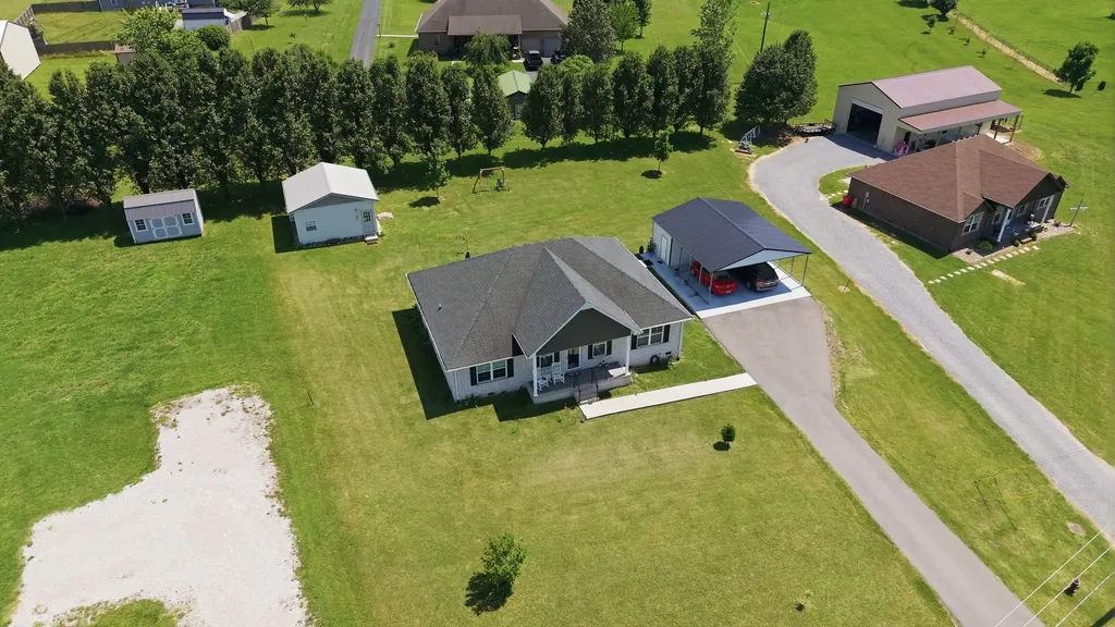 100 Hayden Drake Lane Lafayette TN 37083