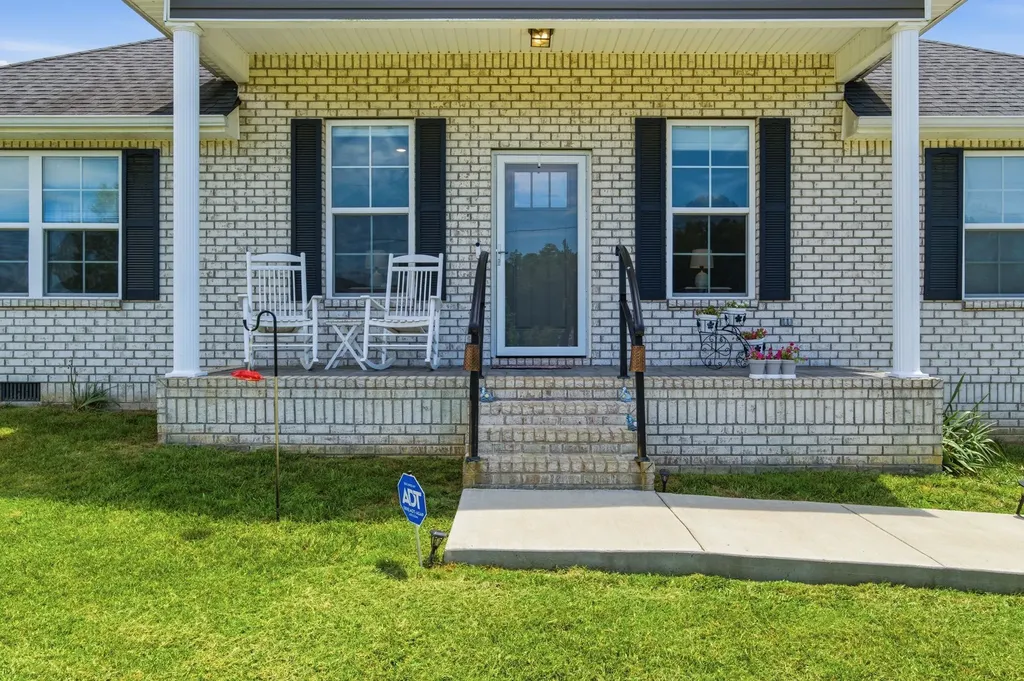 100 Hayden Drake Lane Lafayette TN 37083