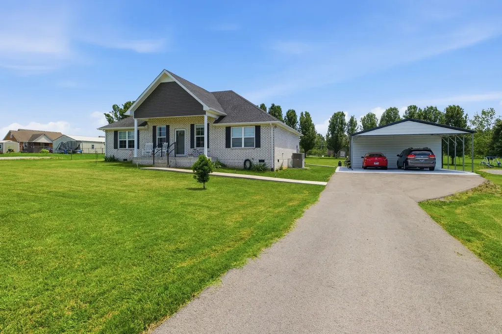 100 Hayden Drake Lane Lafayette TN 37083