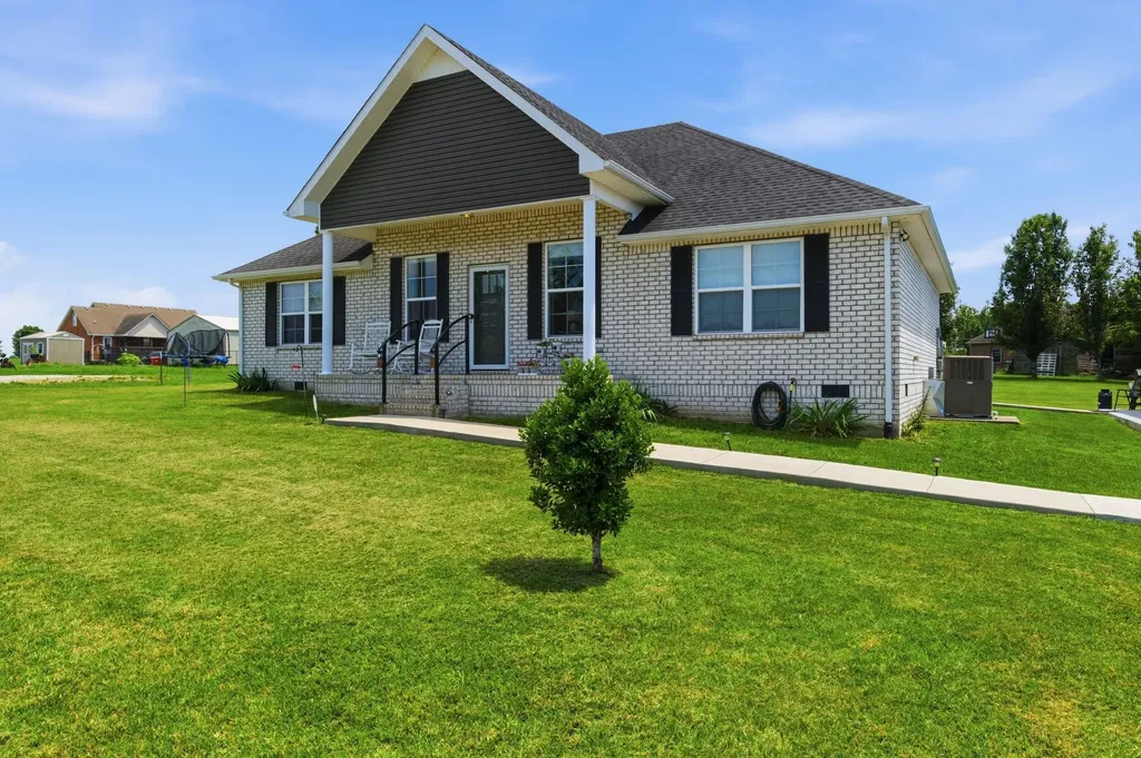 100 Hayden Drake Lane Lafayette TN 37083