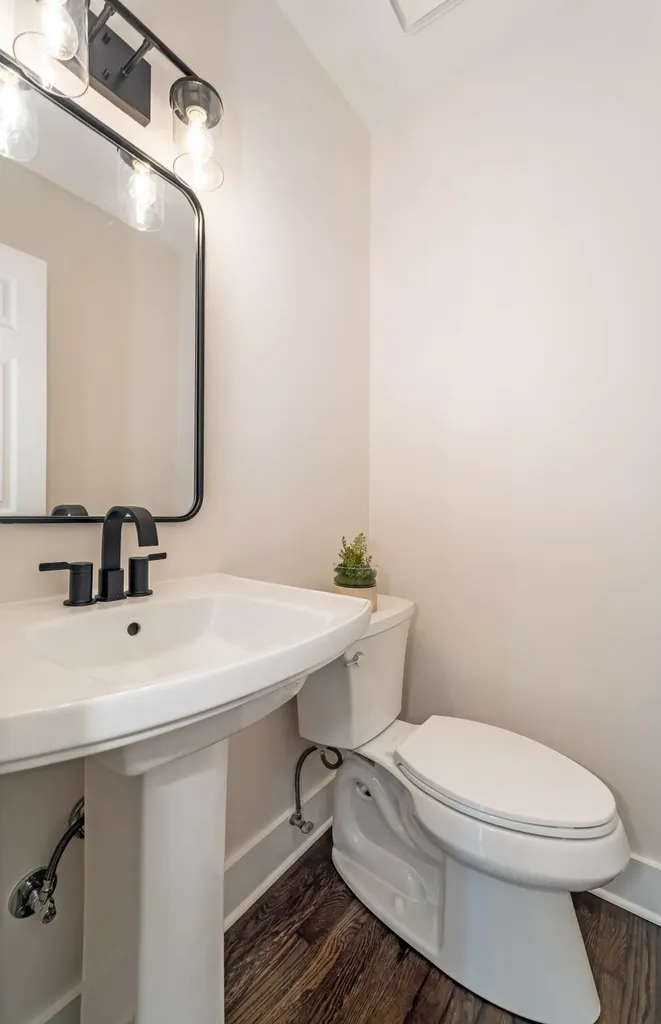 1736 Hillmont Drive Nashville TN 37215