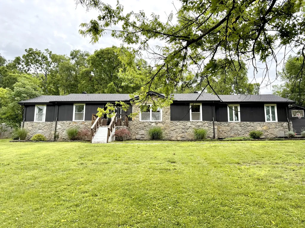 430 Kemper Dr, N Madison TN 37115