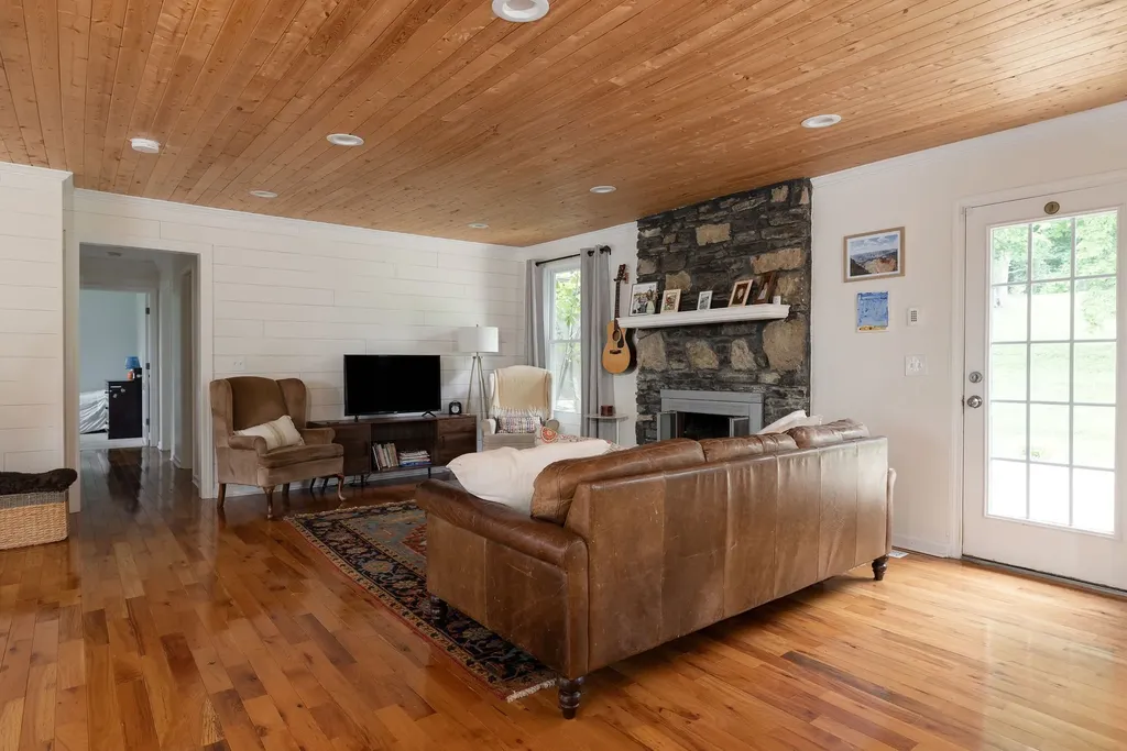 430 Kemper Dr, N Madison TN 37115