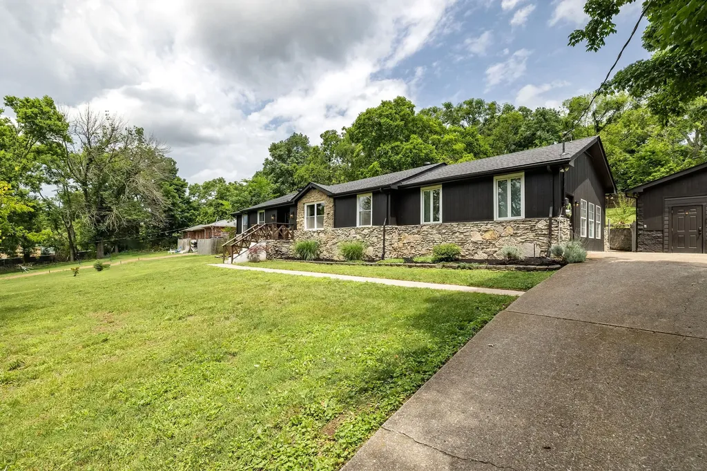 430 Kemper Dr, N Madison TN 37115