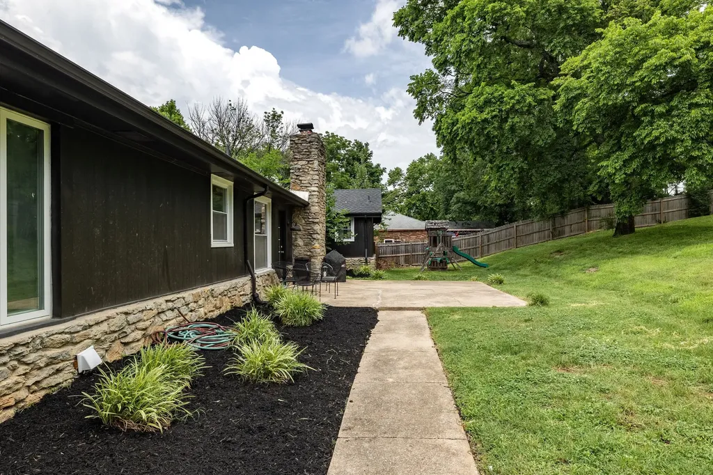430 Kemper Dr, N Madison TN 37115