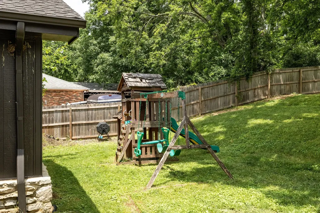 430 Kemper Dr, N Madison TN 37115