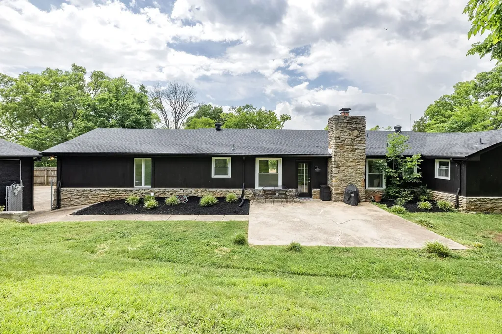 430 Kemper Dr, N Madison TN 37115