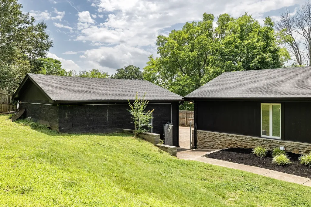 430 Kemper Dr, N Madison TN 37115