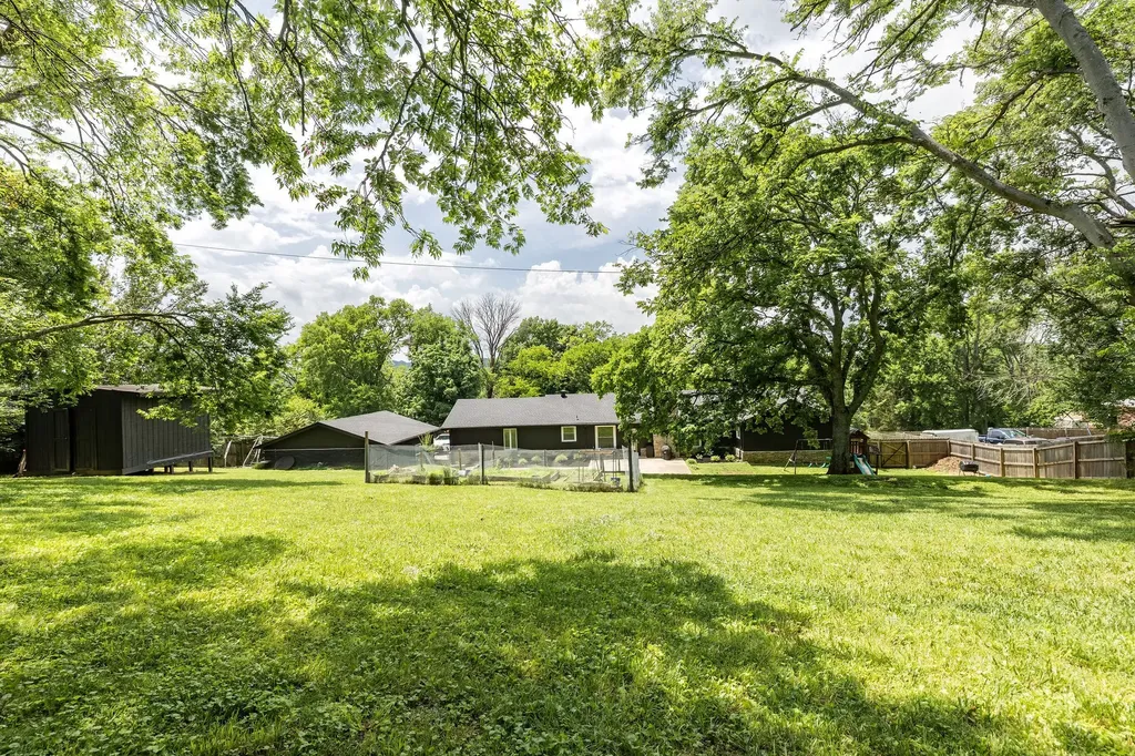 430 Kemper Dr, N Madison TN 37115