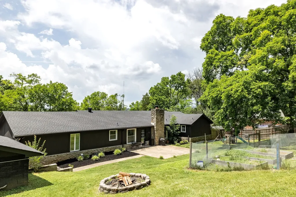 430 Kemper Dr, N Madison TN 37115