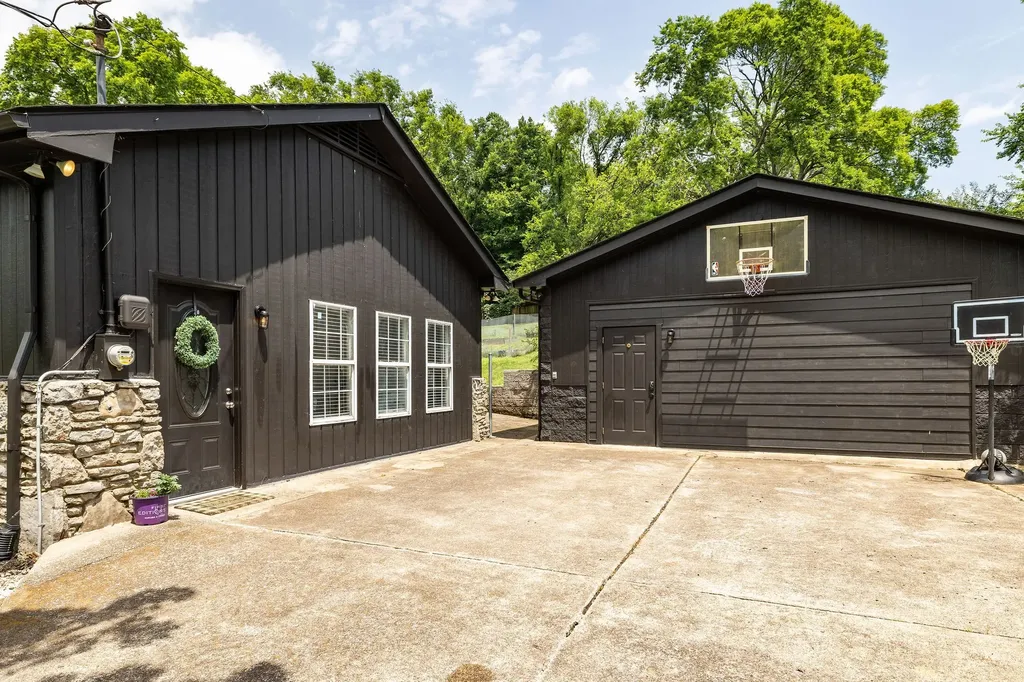 430 Kemper Dr, N Madison TN 37115