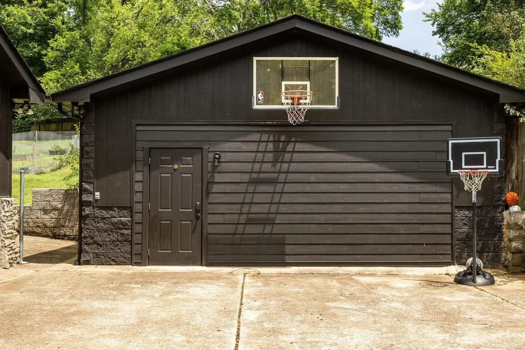 430 Kemper Dr, N Madison TN 37115