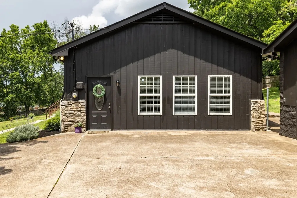 430 Kemper Dr, N Madison TN 37115