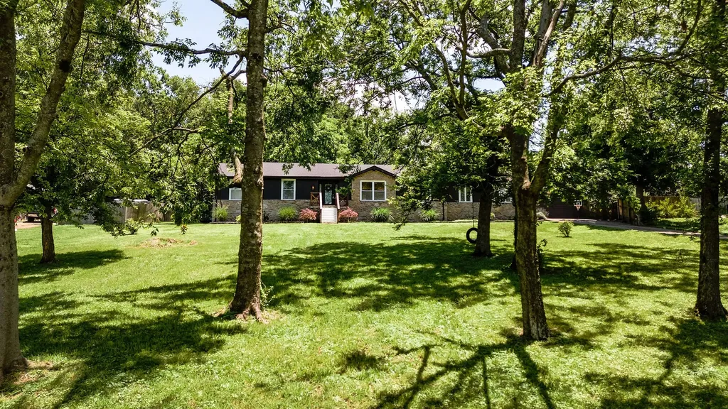 430 Kemper Dr, N Madison TN 37115