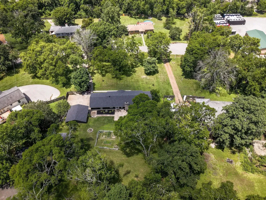 430 Kemper Dr, N Madison TN 37115