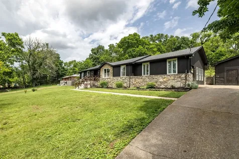 430 Kemper Dr, N Madison TN 37115