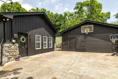 430 Kemper Dr, N Madison TN 37115