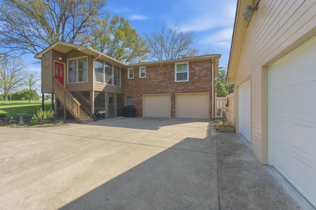 288 Indian Lake Road Hendersonville TN 37075