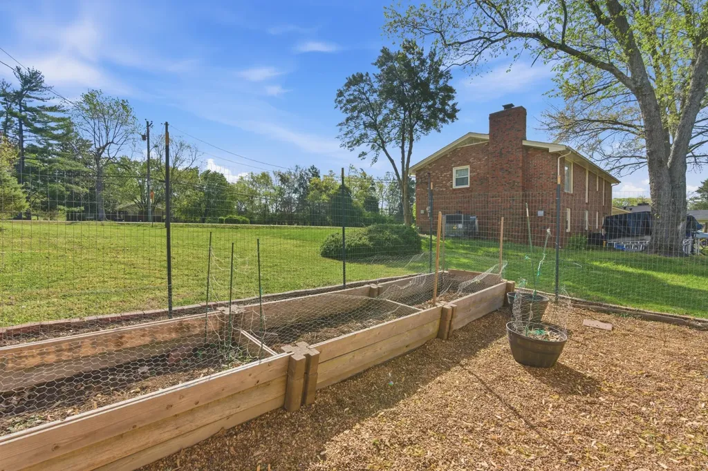 288 Indian Lake Road Hendersonville TN 37075