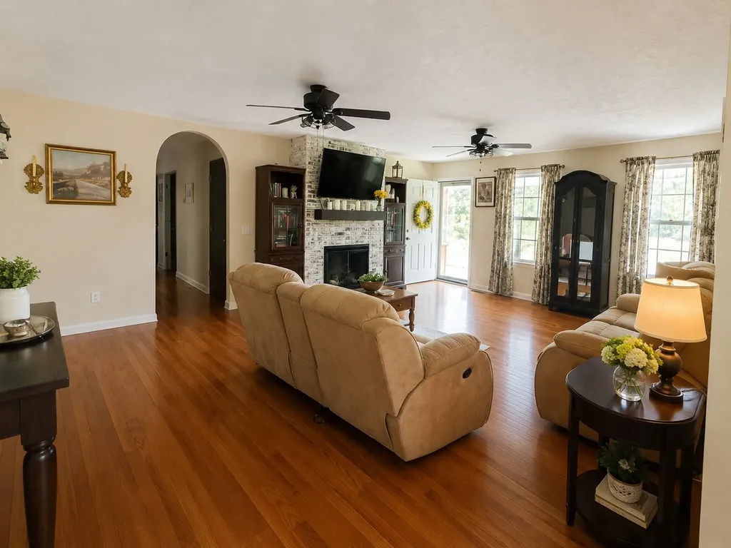 187 N Old Military Road Summertown TN 38483
