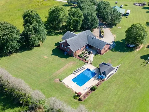 187 N Old Military Road Summertown TN 38483