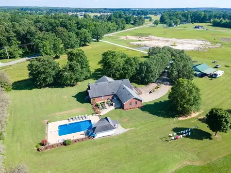 187 N Old Military Road Summertown TN 38483