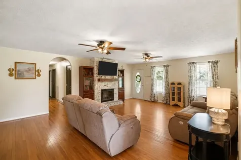 187 N Old Military Road Summertown TN 38483