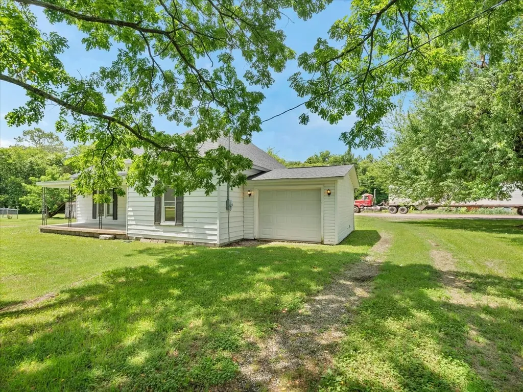 7691 Elkton Pike Prospect TN 38477