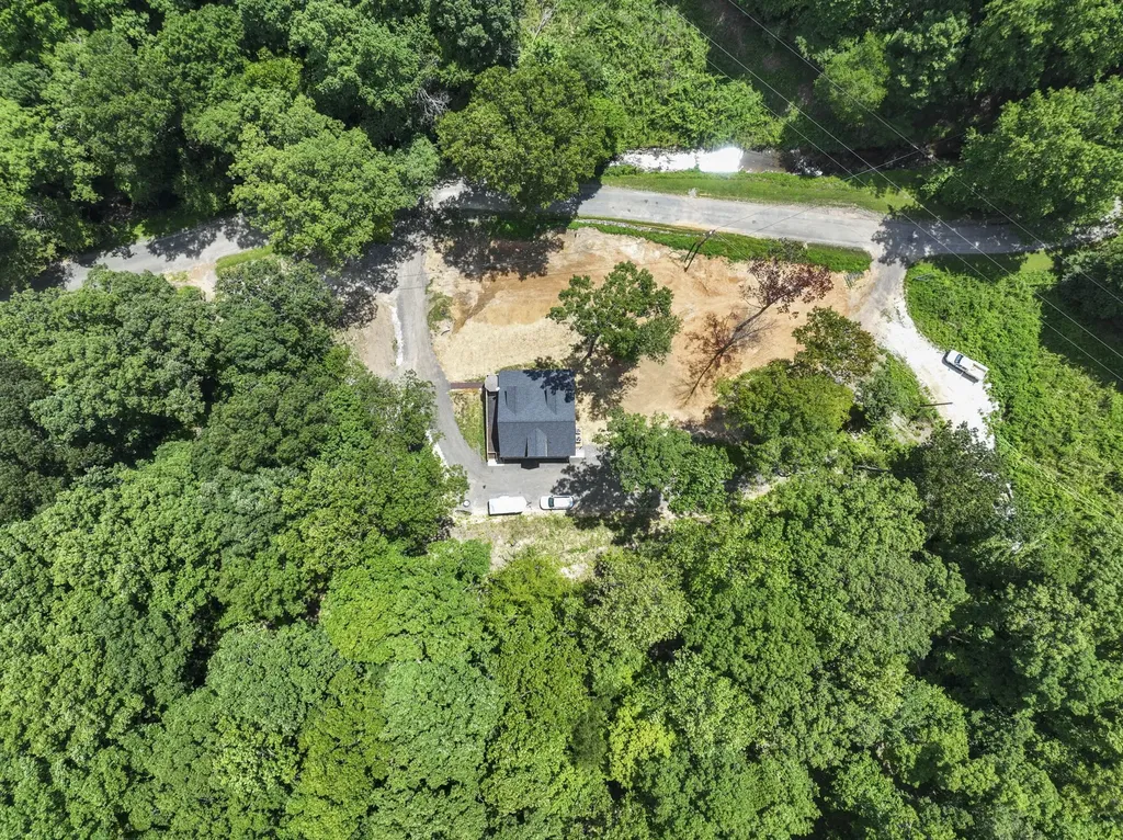 9500 Mcfarlin Road Bon Aqua TN 37025