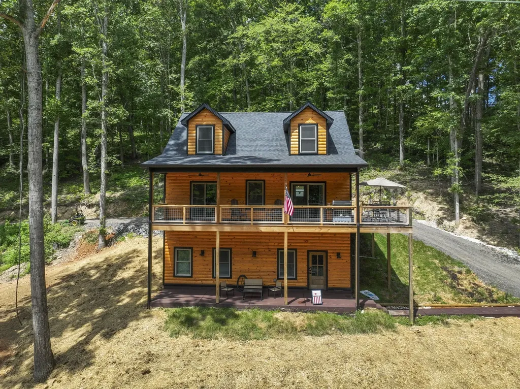 9500 Mcfarlin Road Bon Aqua TN 37025