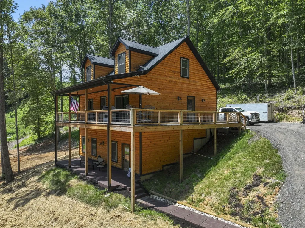 9500 Mcfarlin Road Bon Aqua TN 37025