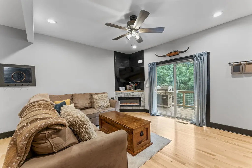 9500 Mcfarlin Road Bon Aqua TN 37025