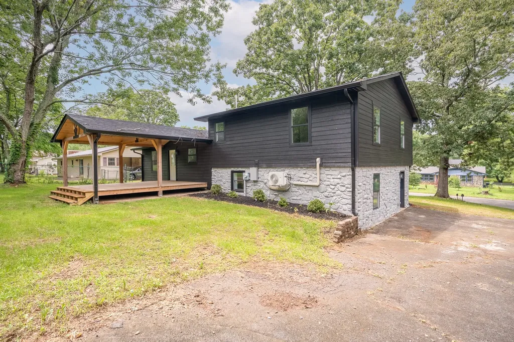 1615 Deer Hollow Drive Lawrenceburg TN 38464