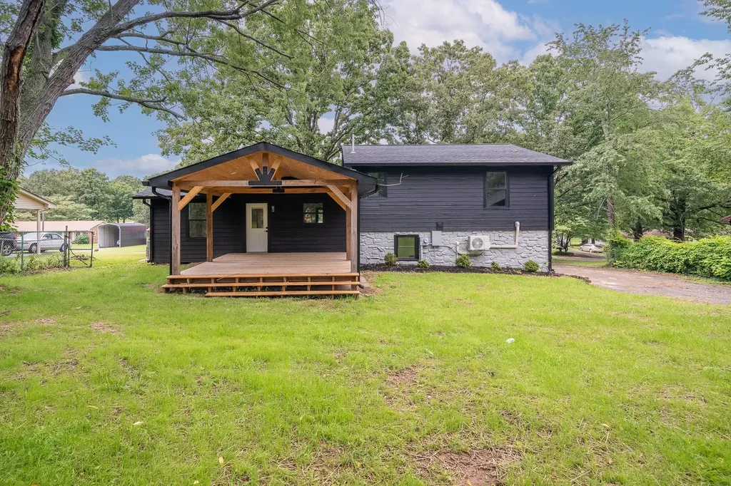1615 Deer Hollow Drive Lawrenceburg TN 38464