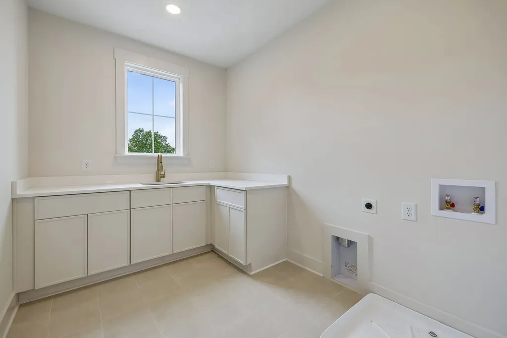 905B Potter Lane Nashville TN 37206