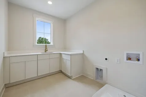 905B Potter Lane Nashville TN 37206