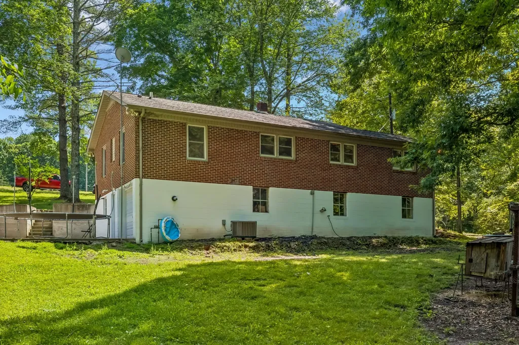 5450 Highway 49, W Vanleer TN 37181