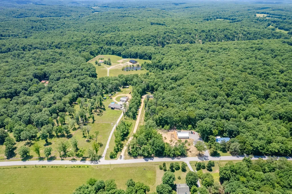 6126 Calvin Potts Road Primm Springs TN 38476