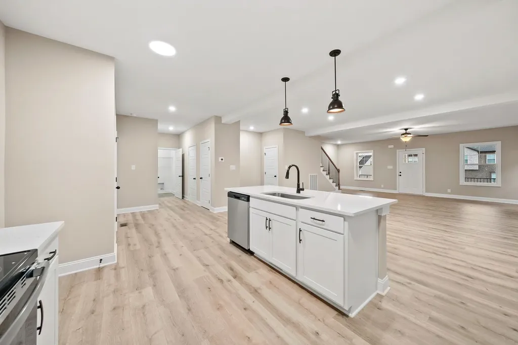348 Hereford Farms Clarksville TN 37043