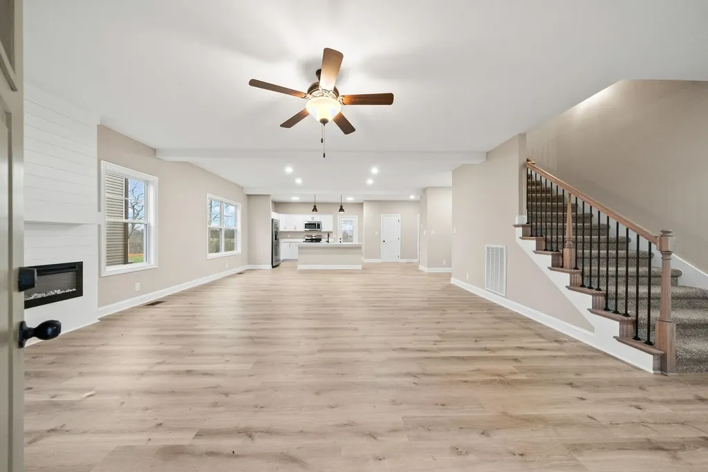 348 Hereford Farms Clarksville TN 37043