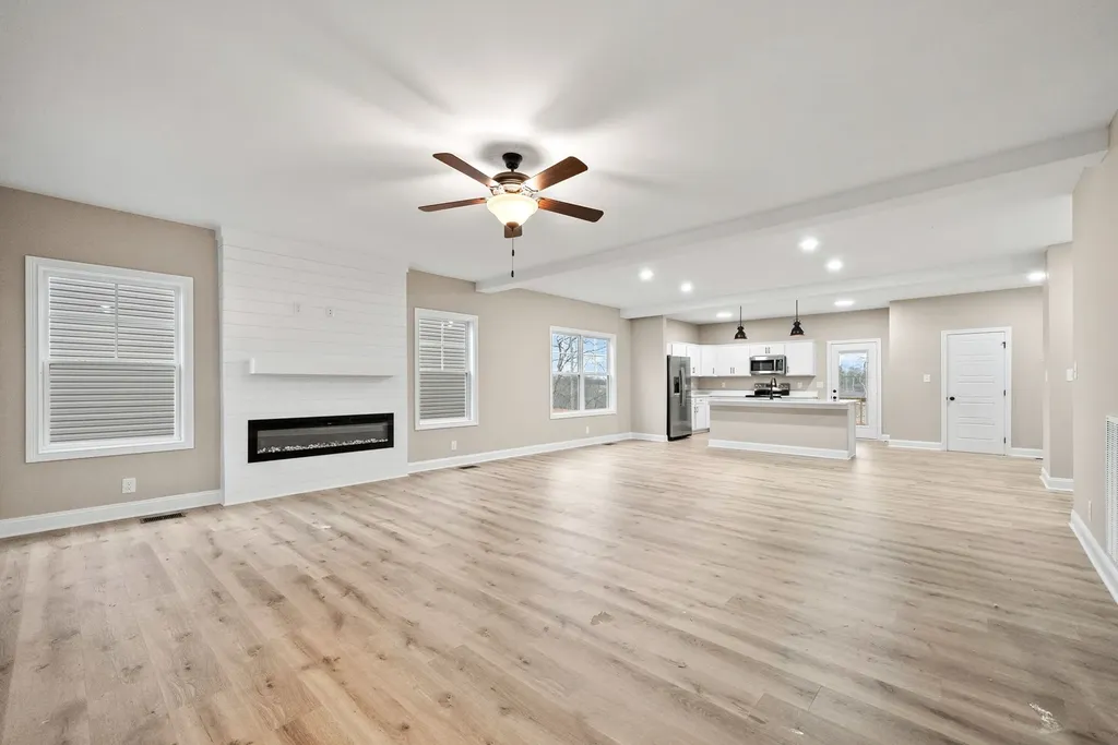 348 Hereford Farms Clarksville TN 37043