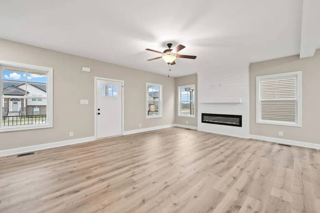 348 Hereford Farms Clarksville TN 37043