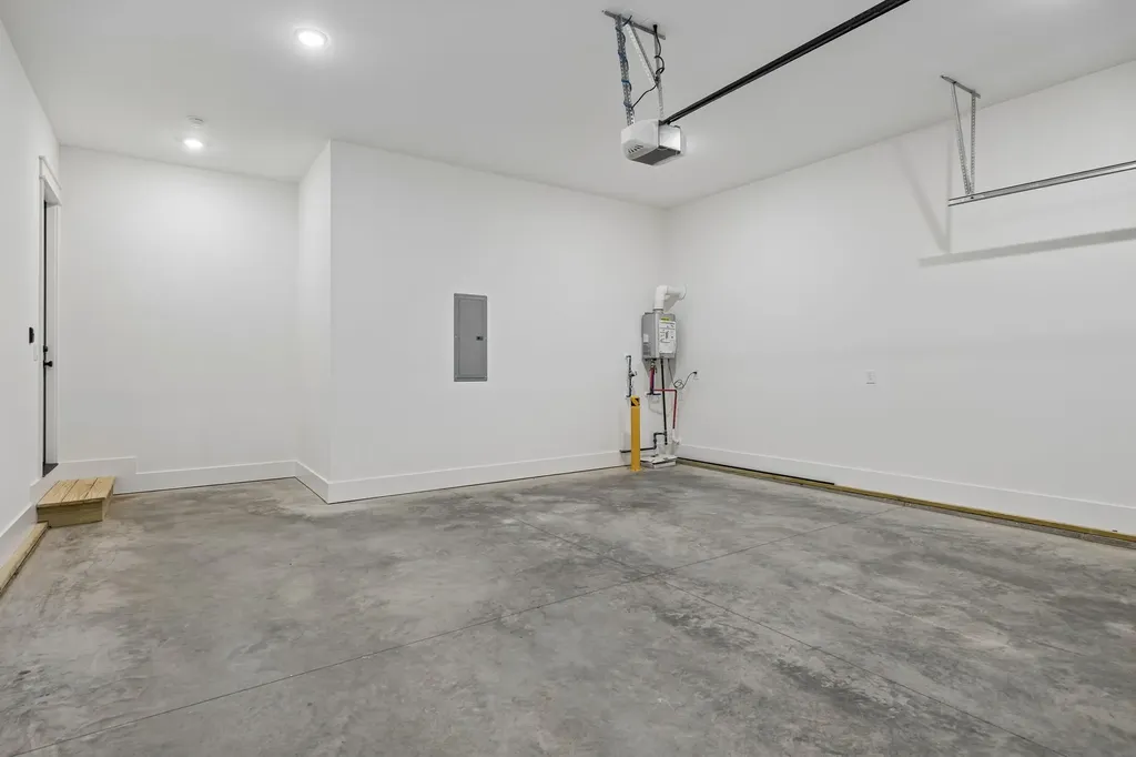 832B Neartop Drive Nashville TN 37205