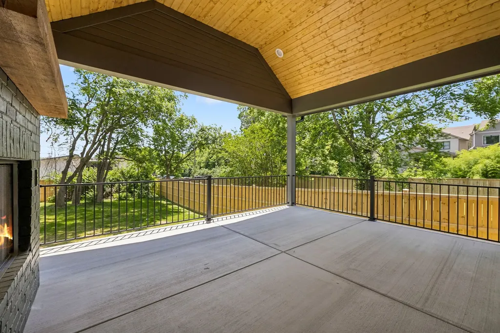 832B Neartop Drive Nashville TN 37205