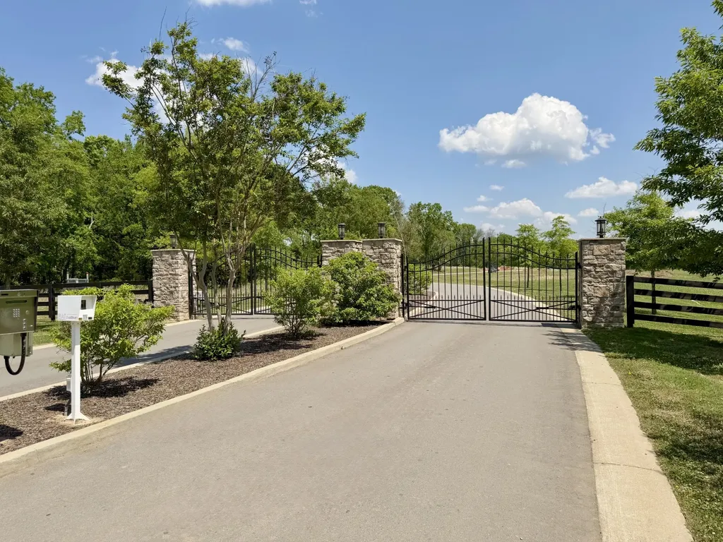 1539 Divine Court Arrington TN 37014