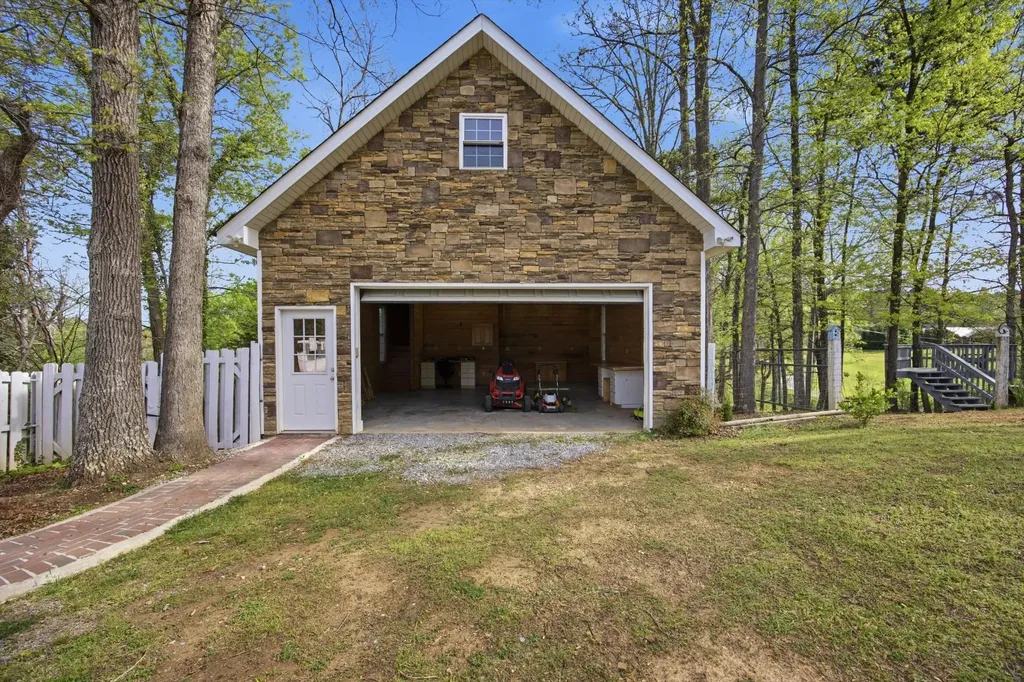 11102 London Lane Apison TN 37302