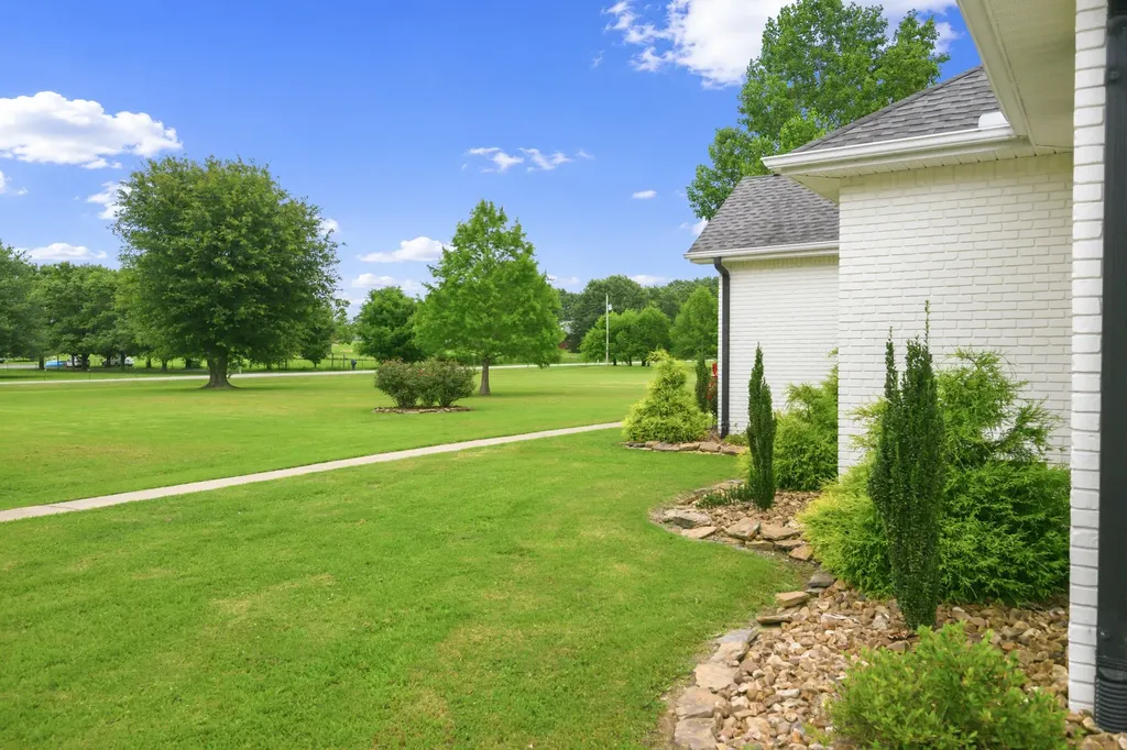 159 Channing Cove Lexington TN 38351